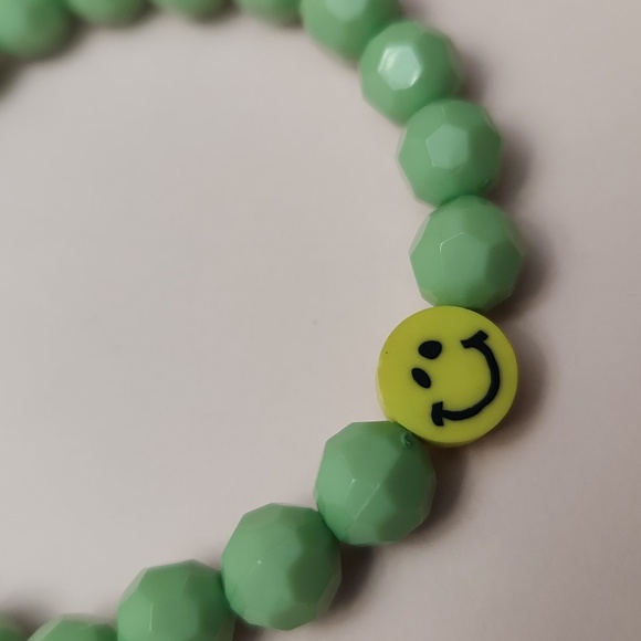 #11 Green Face Beaded Bracelet 7inches - Picture 2 of 4
